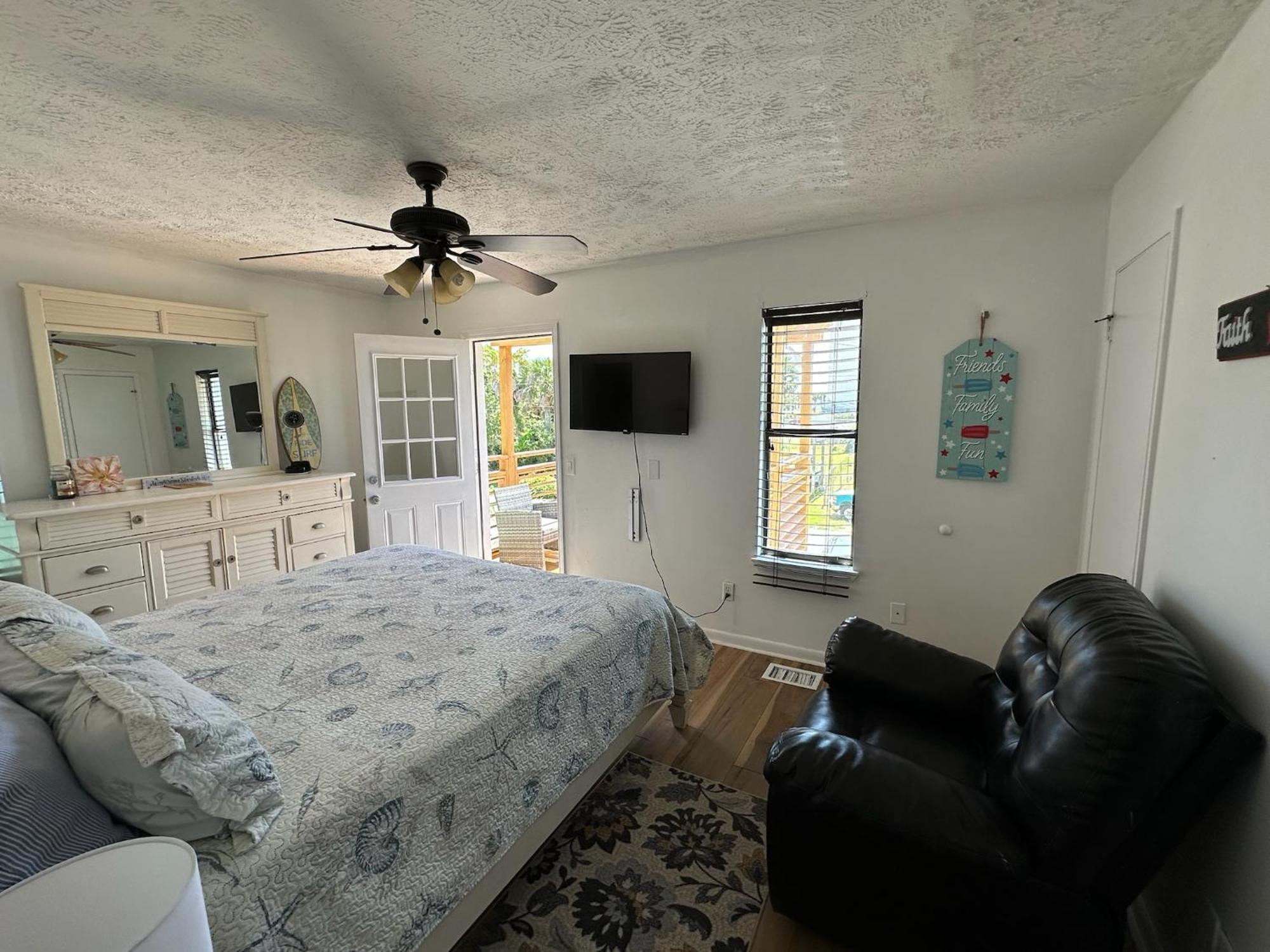 Hébergement de vacances Oceanview Oasis - Relax With Hot Tub, Breakfast, Fire Pit & Putting Green!
