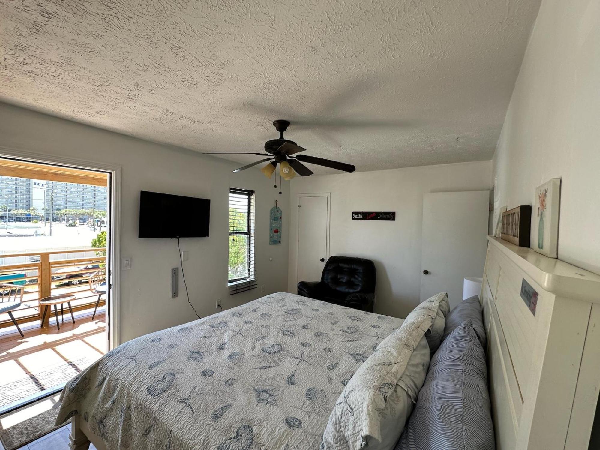 Hébergement de vacances Oceanview Oasis - Relax With Hot Tub, Breakfast, Fire Pit & Putting Green!